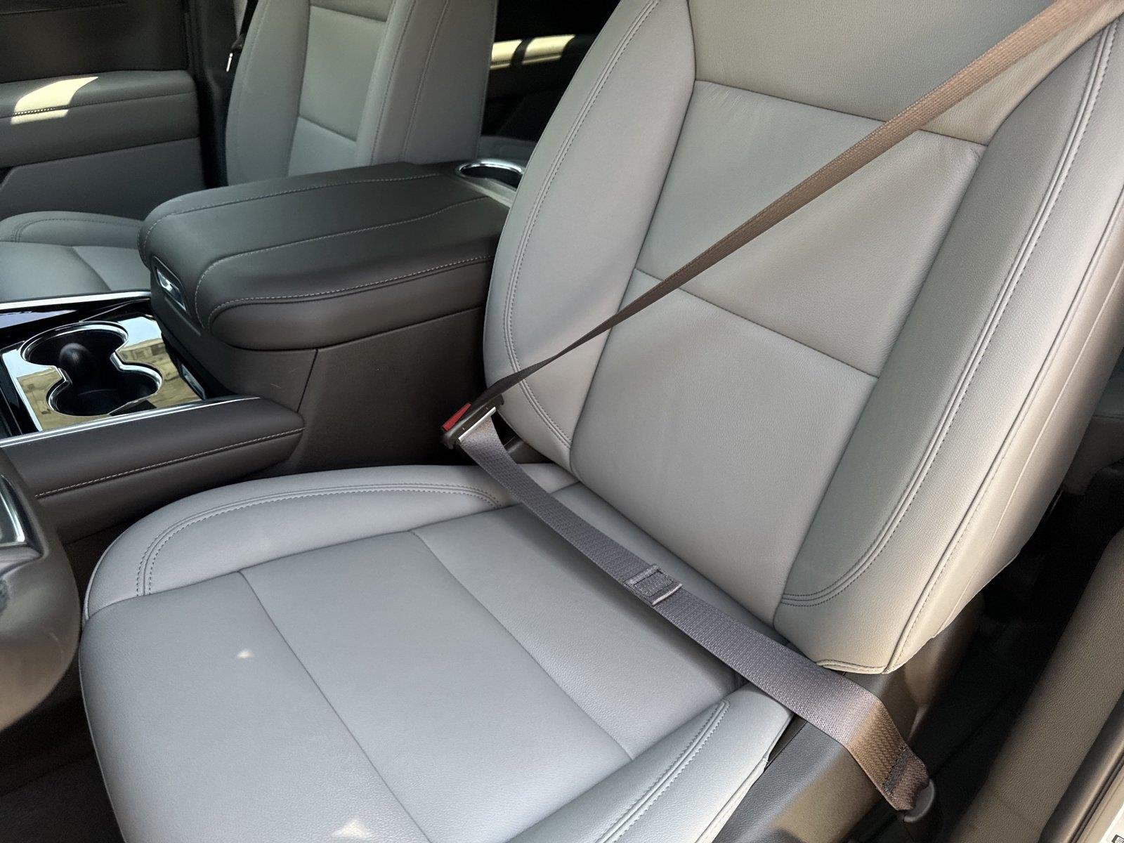 2026 Chevrolet Suburban LT - Photo 11