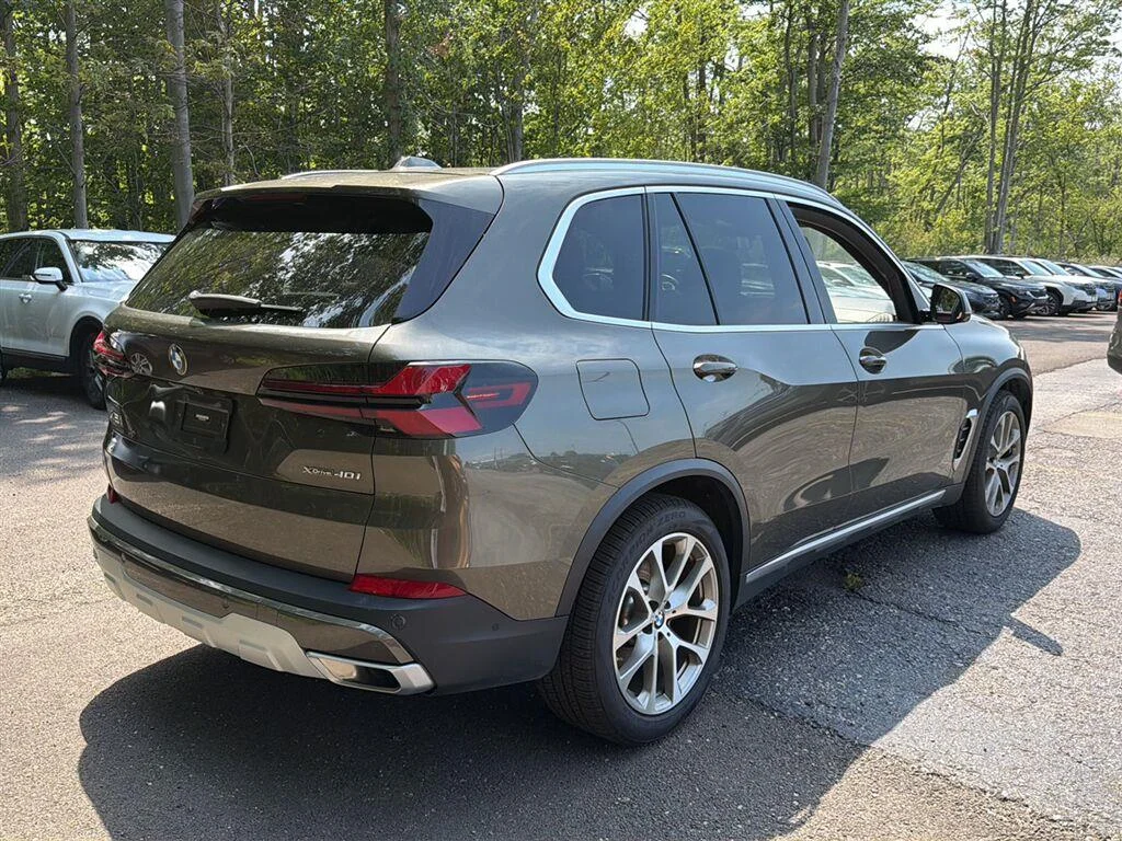 Used 2024 Manhattan Green Metallic BMW xDrive40i image 8
