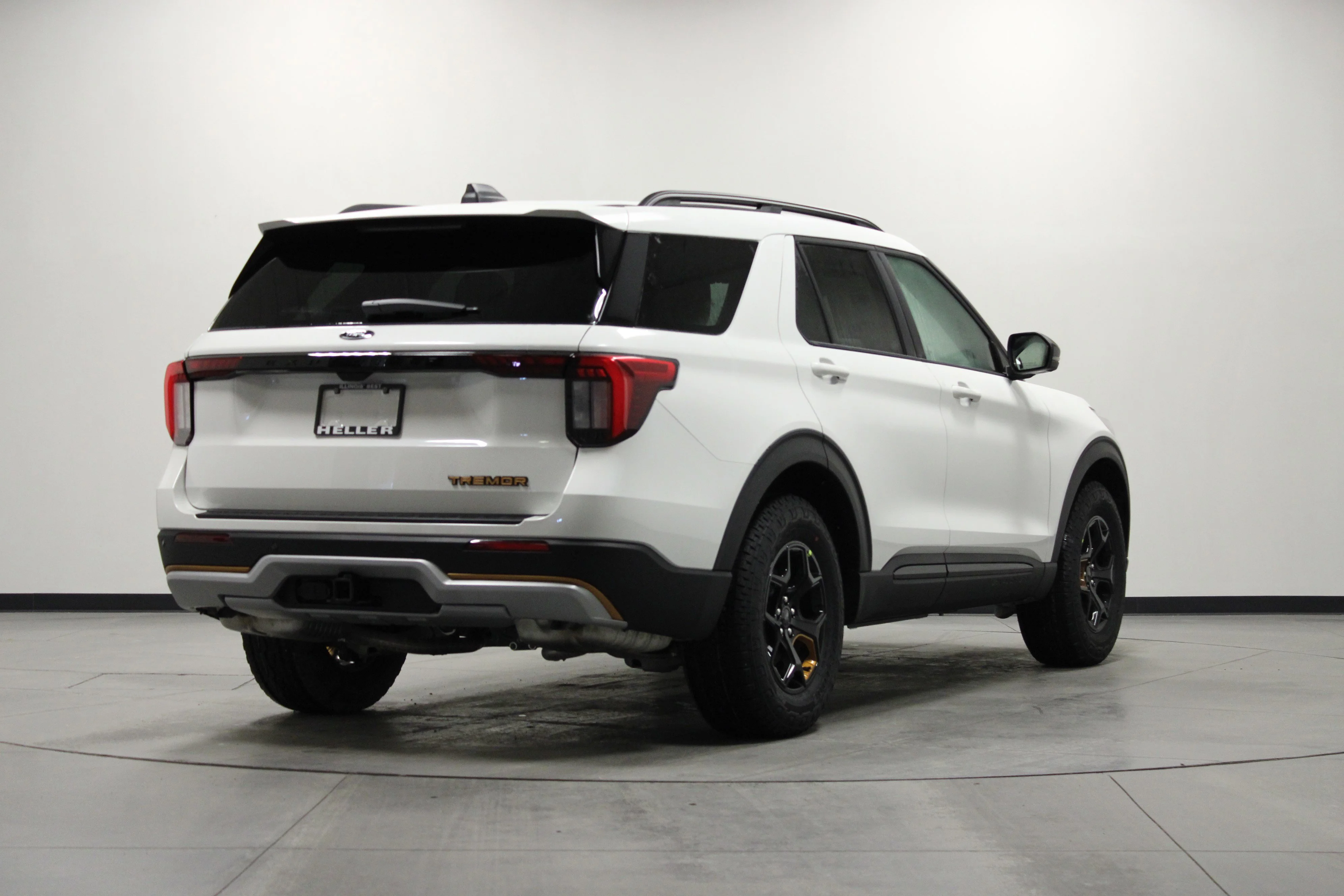 New 2026 Star White Metallic Tri-Coat Ford Tremor® image 4