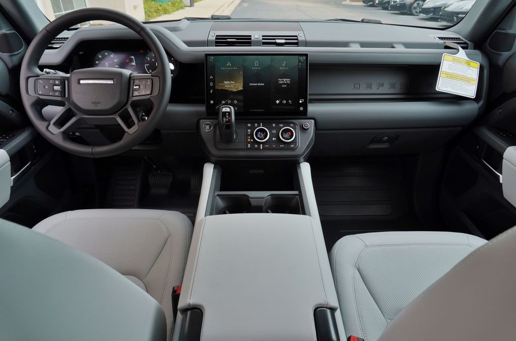 New 2026 Woolstone Green Land Rover X-Dynamic SE image 9