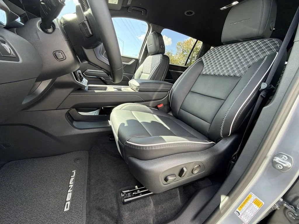 2026 GMC Acadia Denali - Photo 25