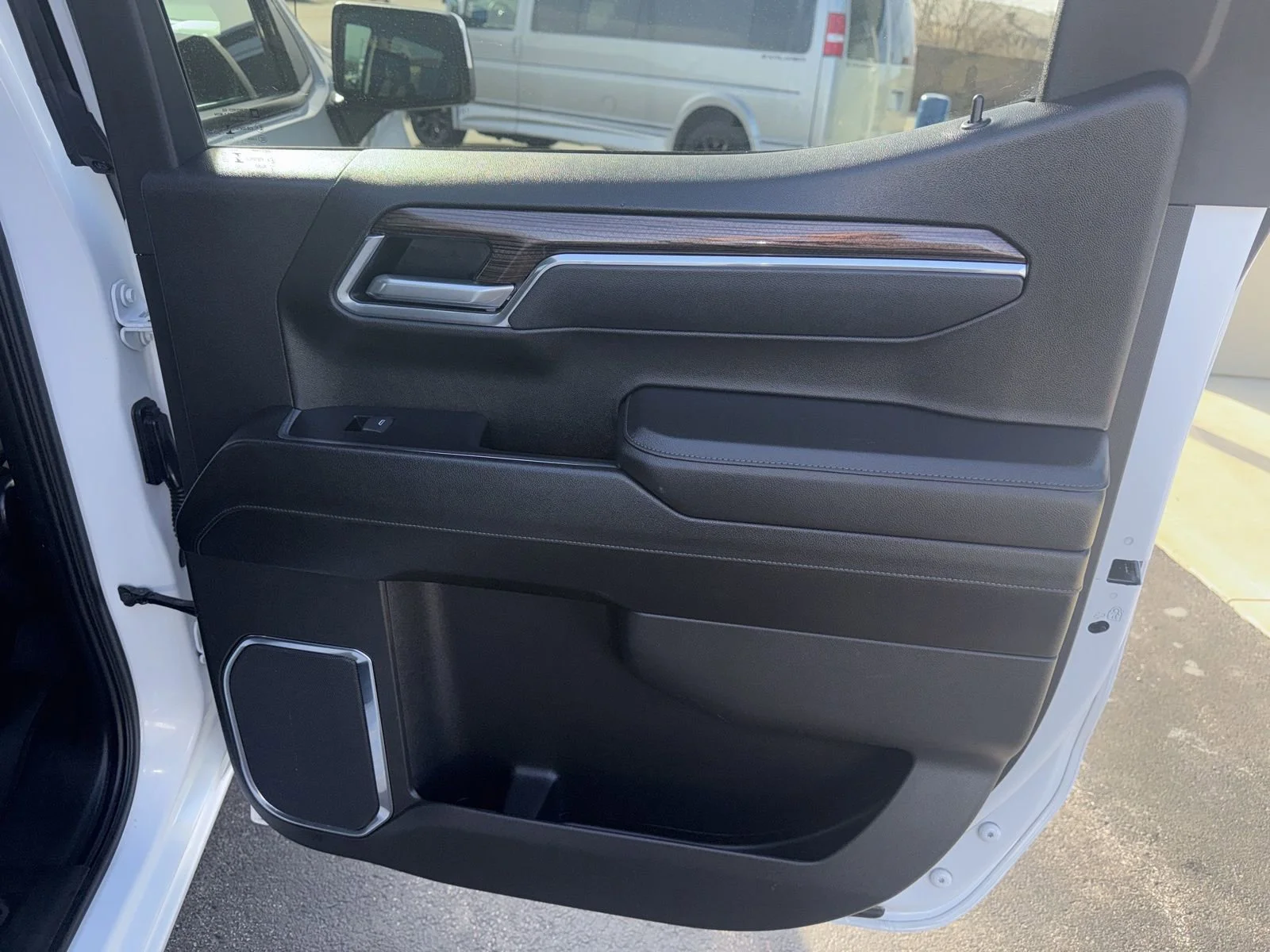 2025 Chevrolet Silverado 1500 LT - Photo 18