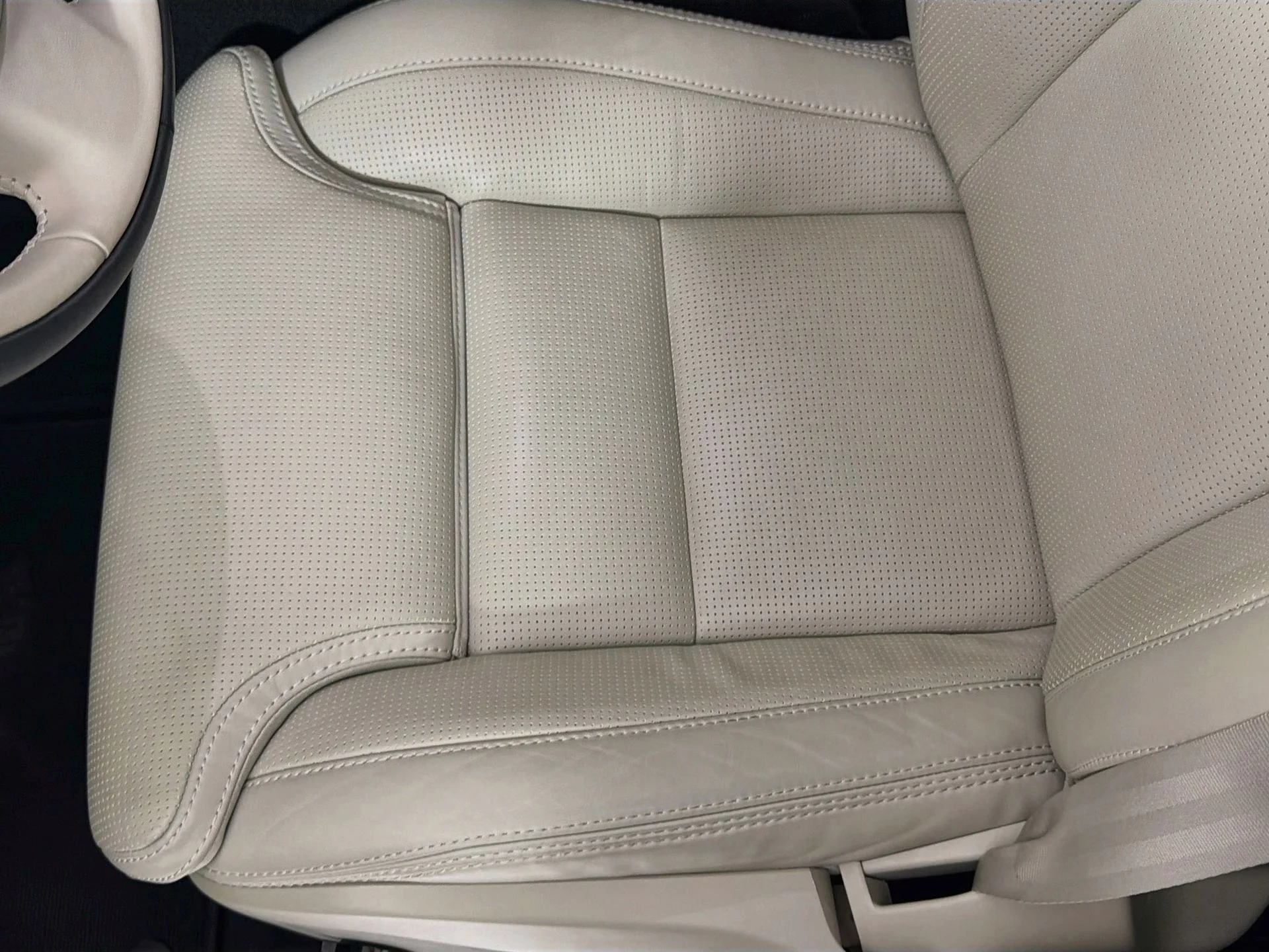 Certified Used 2024 Fusion Red Volvo Ultimate image 21