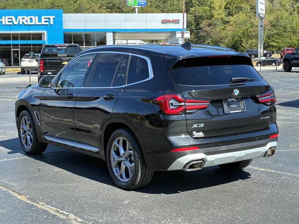 Used 2024 Black BMW xDrive30i image 6