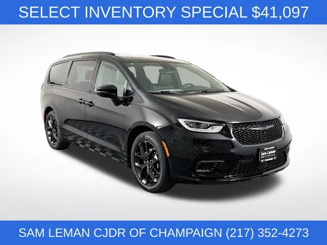 2026 Chrysler Pacifica Select's photo