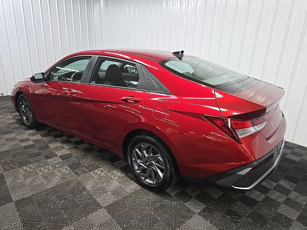 Used 2024 Red Hyundai SEL image 10
