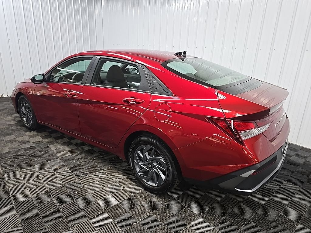 Used 2024 Red Hyundai SEL image 10