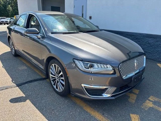 Used 2018 Magnetic Gray Metallic Lincoln Premiere image 1
