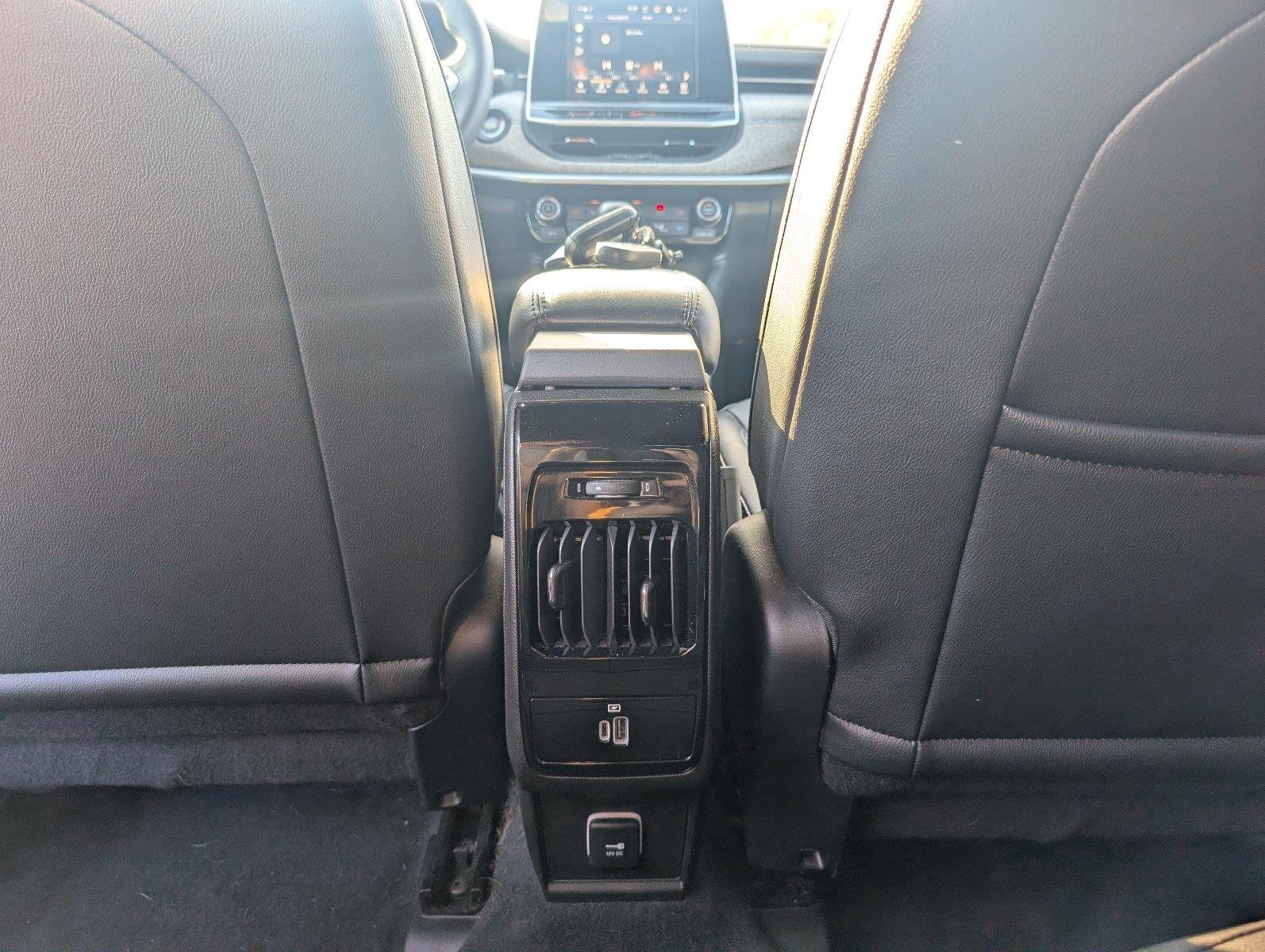 Used 2025 Bright White Clearcoat Jeep Latitude image 33