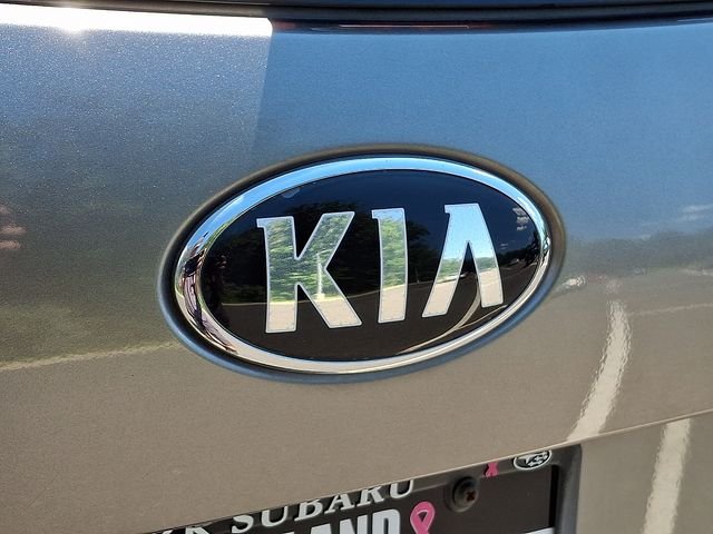Used 2016 Silver Kia LX image 31
