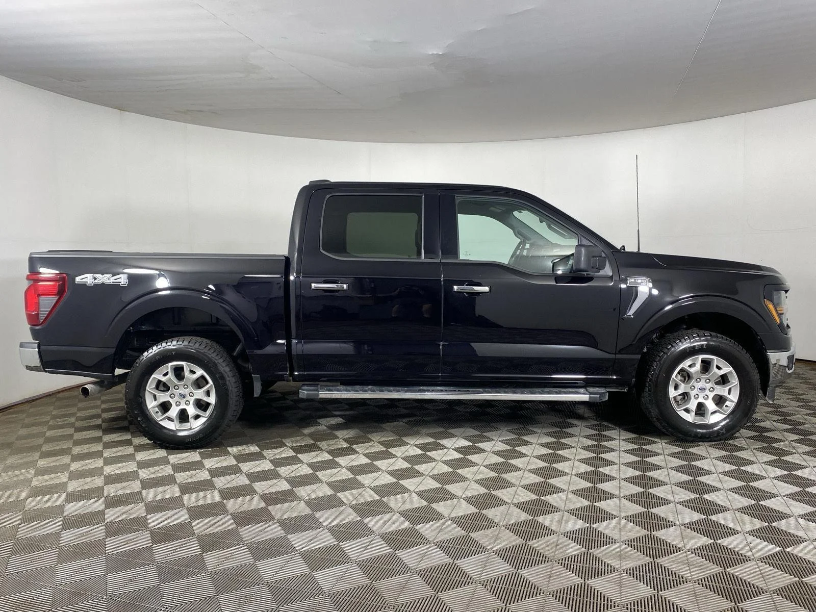 Used 2025 Agate Black Ford XLT image 8