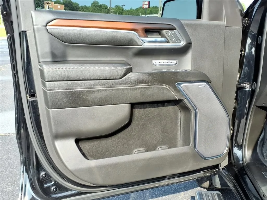 Used 2024 Onyx Black GMC Denali image 5