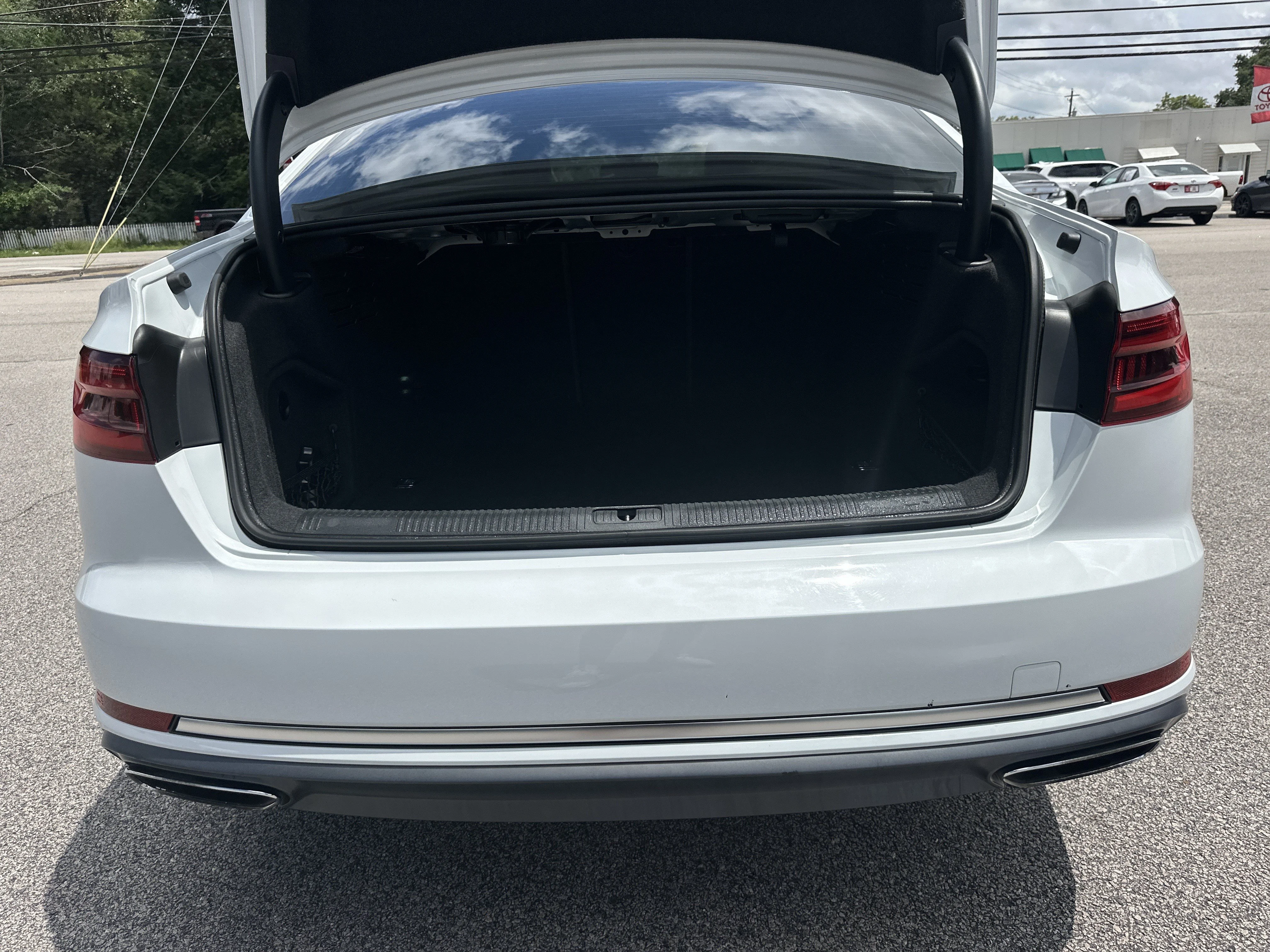 Used 2019 WHITE Audi 2.0T Premium image 18