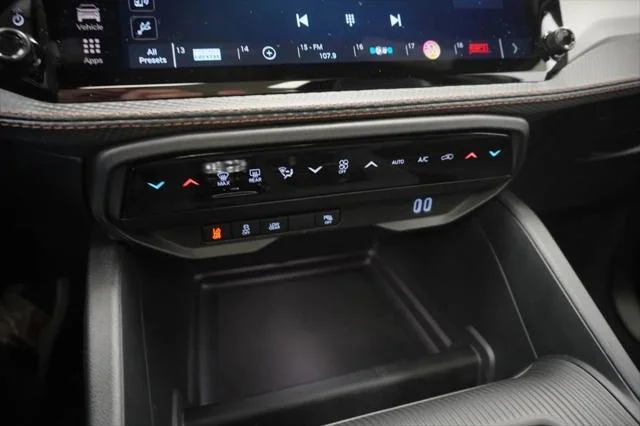 New 2026 Diamond Black Crystal Pearl-Coat Exterior Paint Jeep Limited image 24