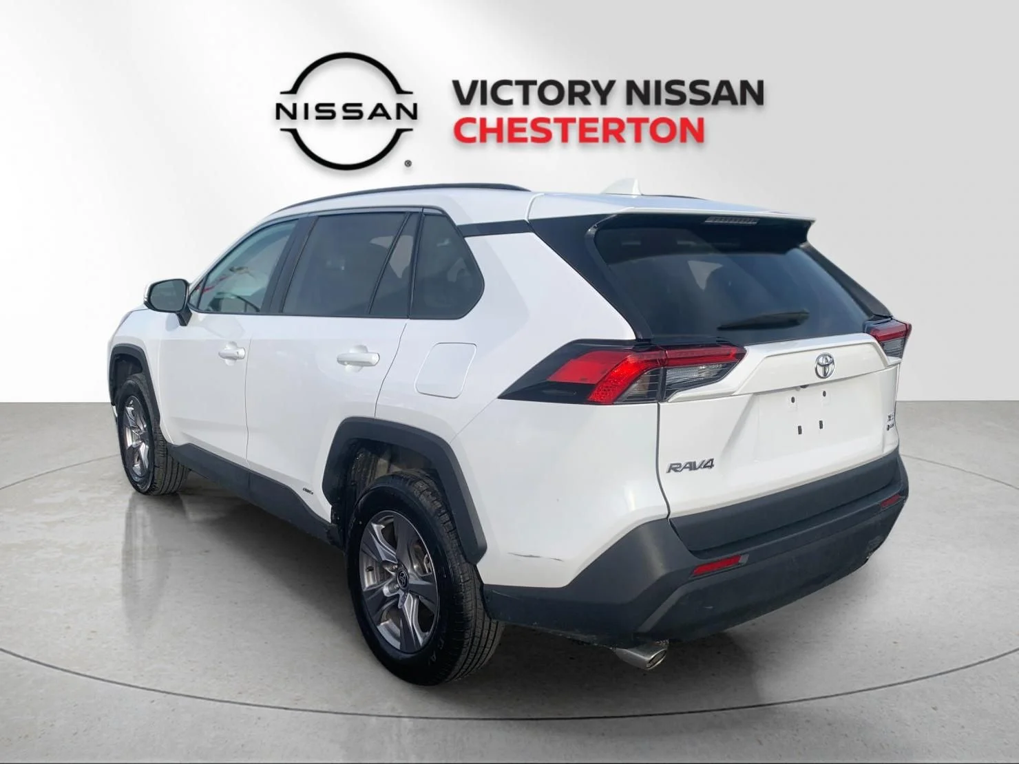 Used 2025 White Toyota XLE image 5