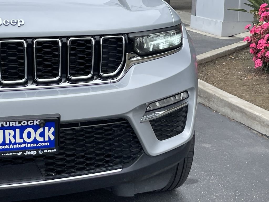 Used 2024 Silver Jeep 4xe image 3