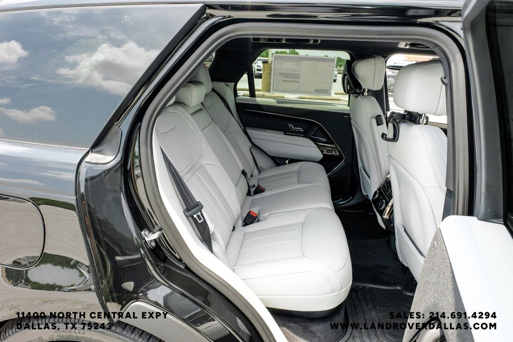 New 2026 Santorini Black Metallic Land Rover SE image 42