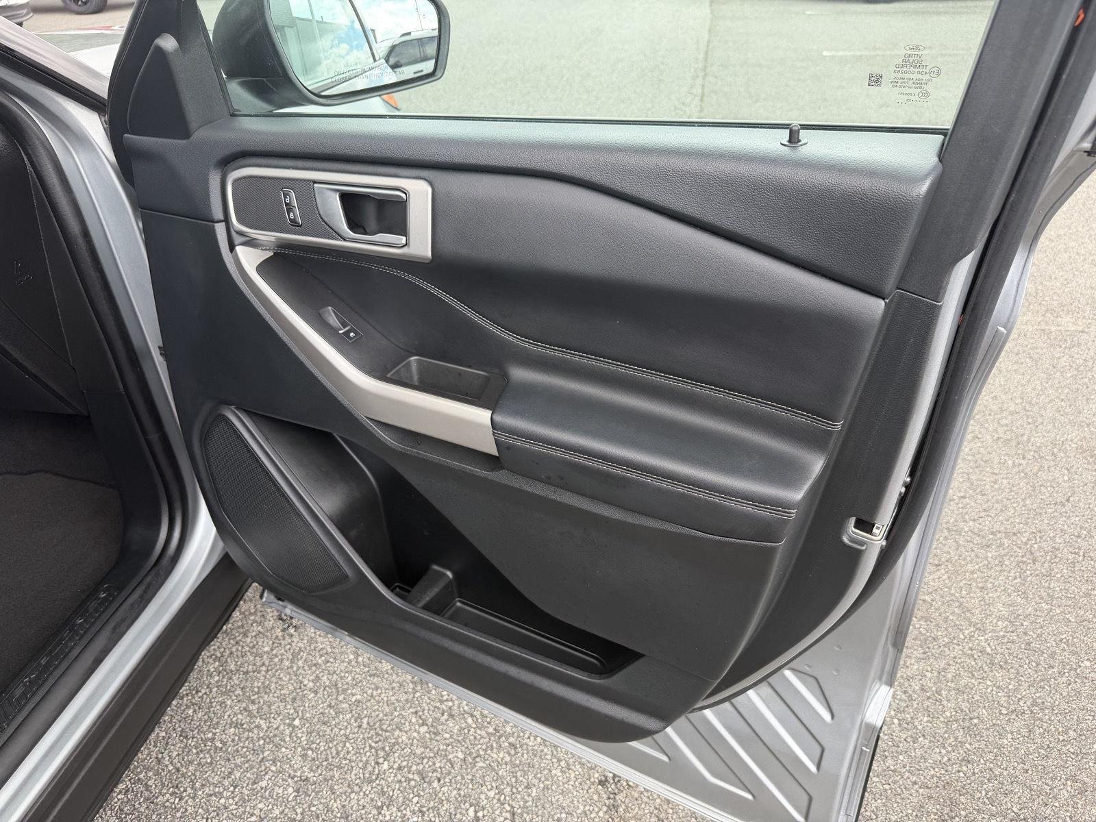 Used 2023 Iconic Silver Ford XLT image 16