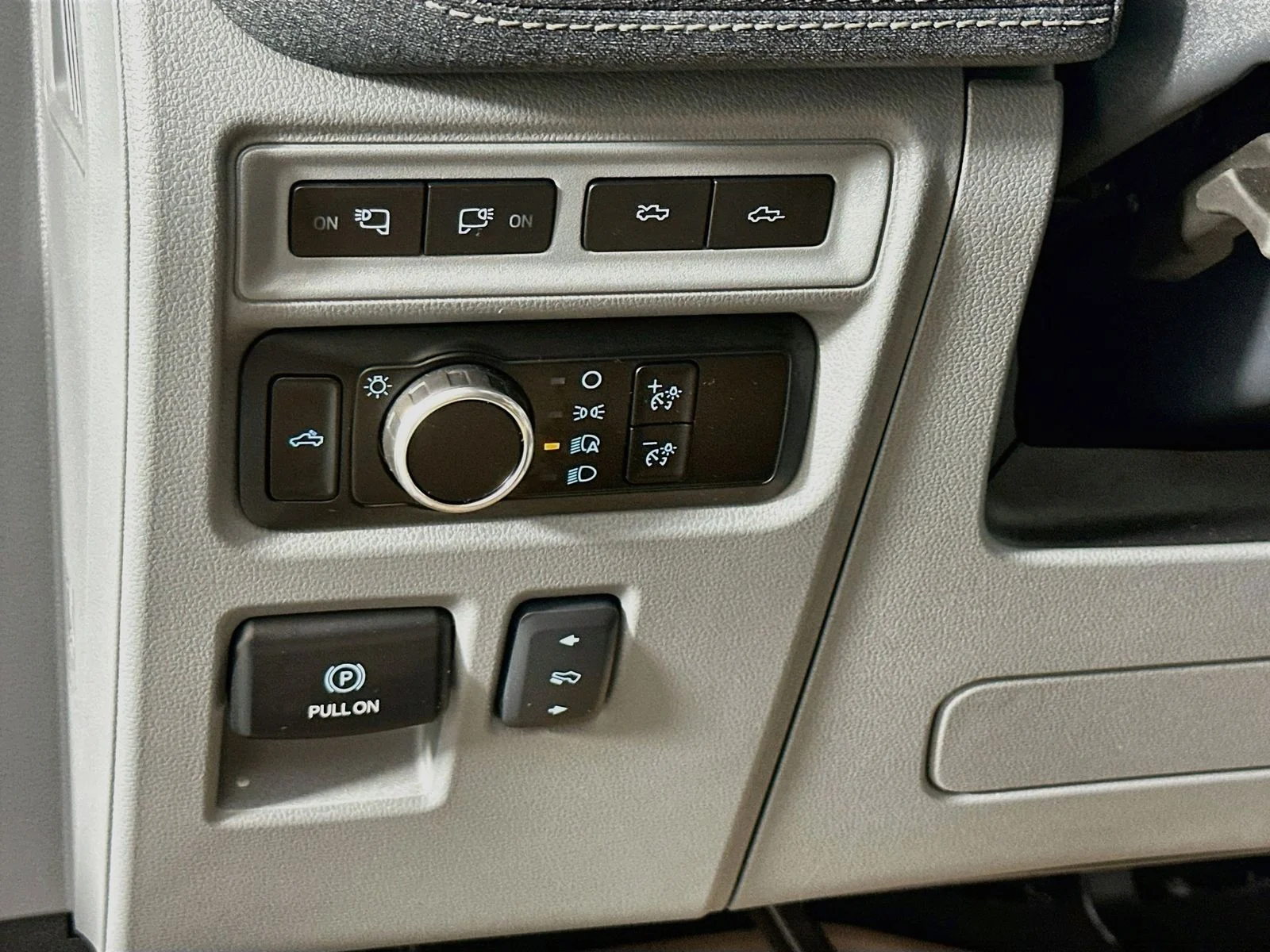 Used 2024 Oxford White Ford Flash image 10
