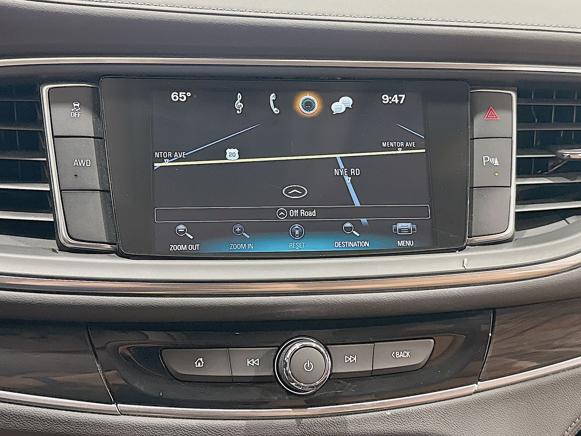 Used 2018 White Frost Tricoat Buick Essence image 47