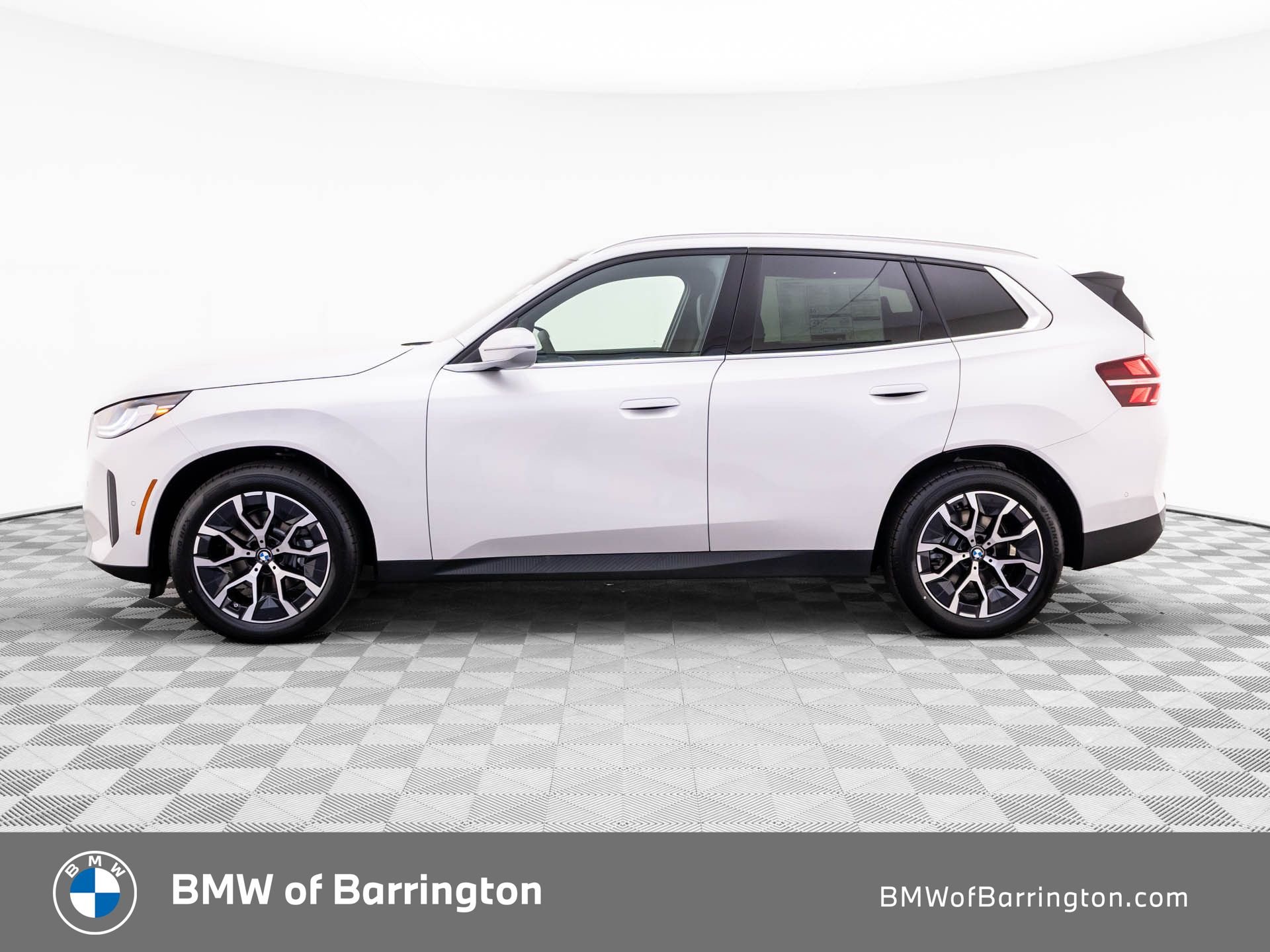 New 2026 Mineral White Metallic BMW 30 xDrive image 2