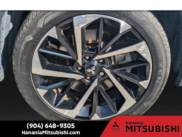 Used 2023 Silver Mitsubishi SE Special Edition image 11