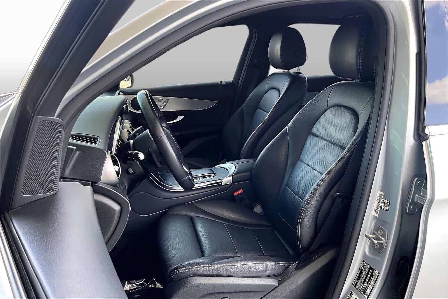 Used 2022 Black Mercedes-Benz GLC 300 image 8
