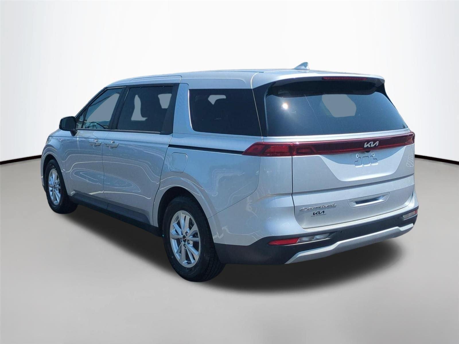 Used 2022 Silky Silver Kia LXS image 3