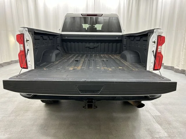 Used 2021 White Chevrolet Custom image 7