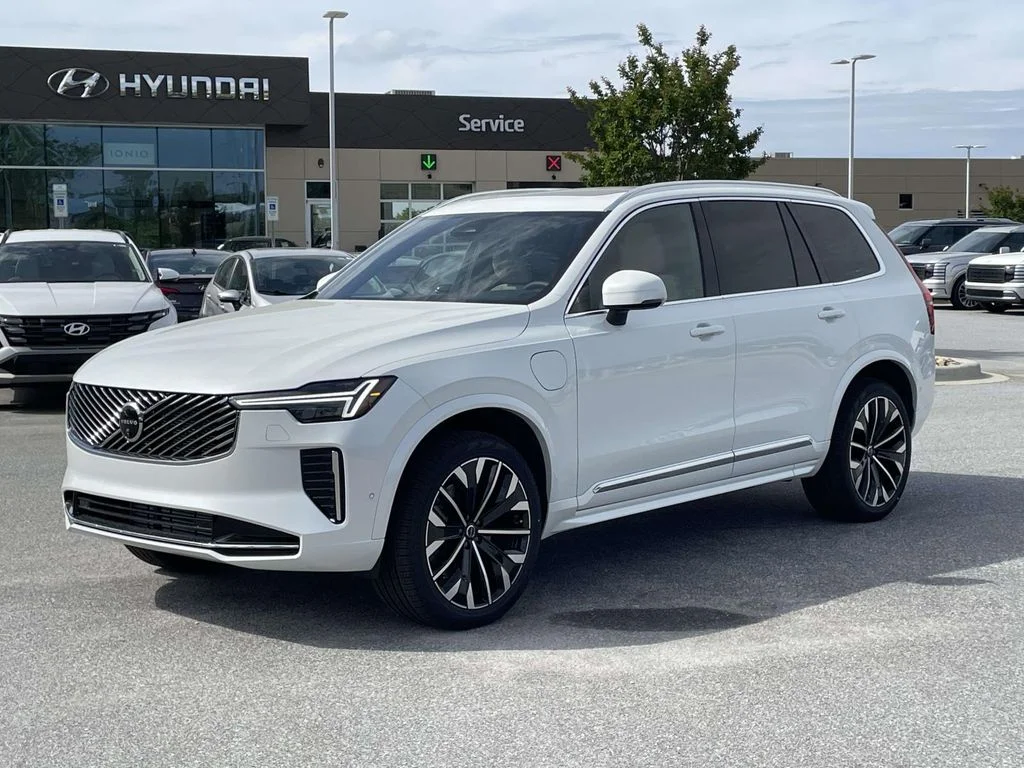 New 2026 Crystal White Volvo Plus image 24