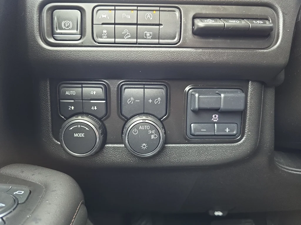 Used 2024 Black Chevrolet High Country image 21