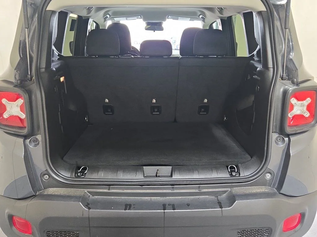 Certified Used 2023 Gray Jeep Latitude image 5
