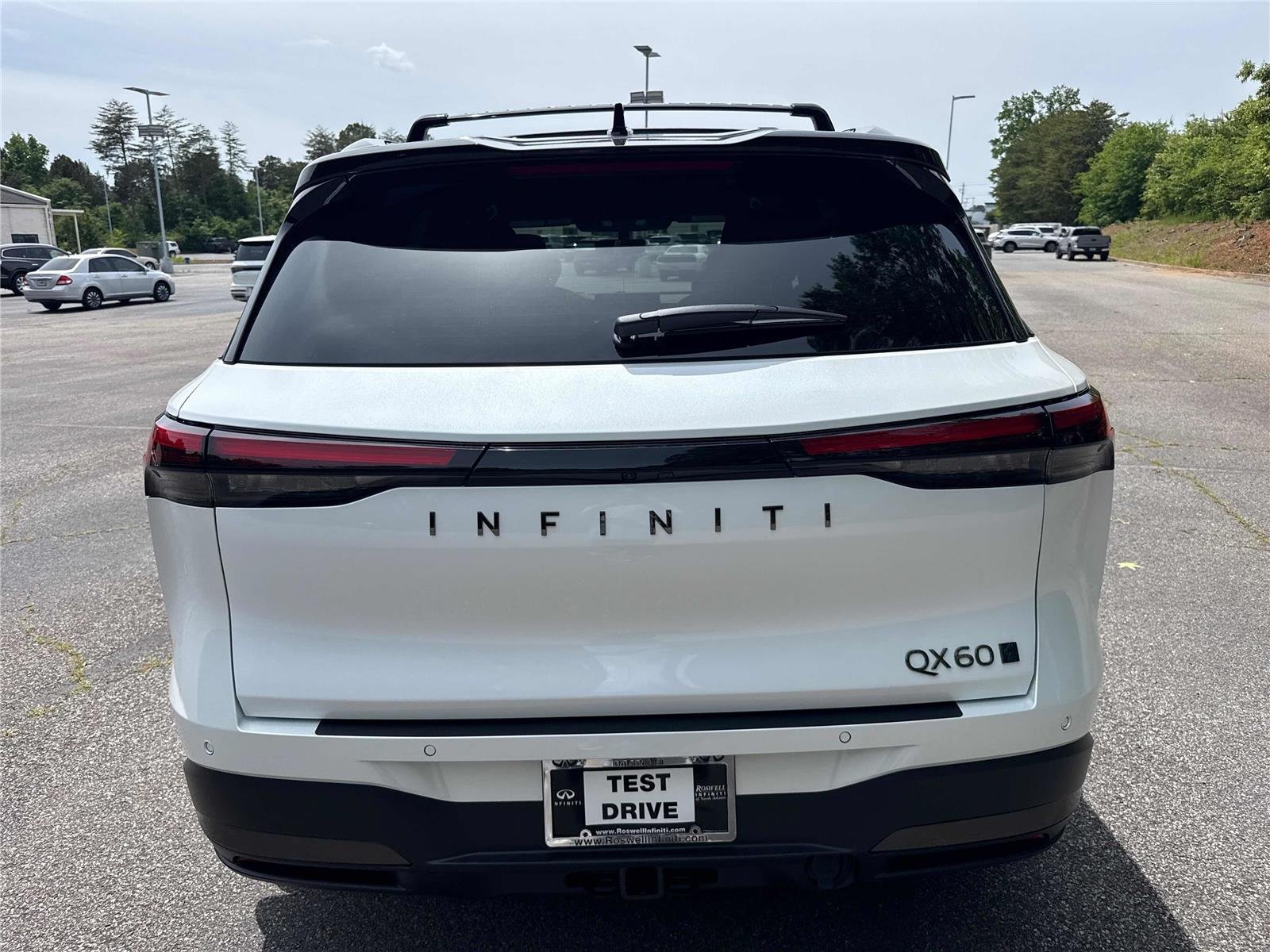 New 2027 2T RAD WHT INFINITI Autograph AWD image 7