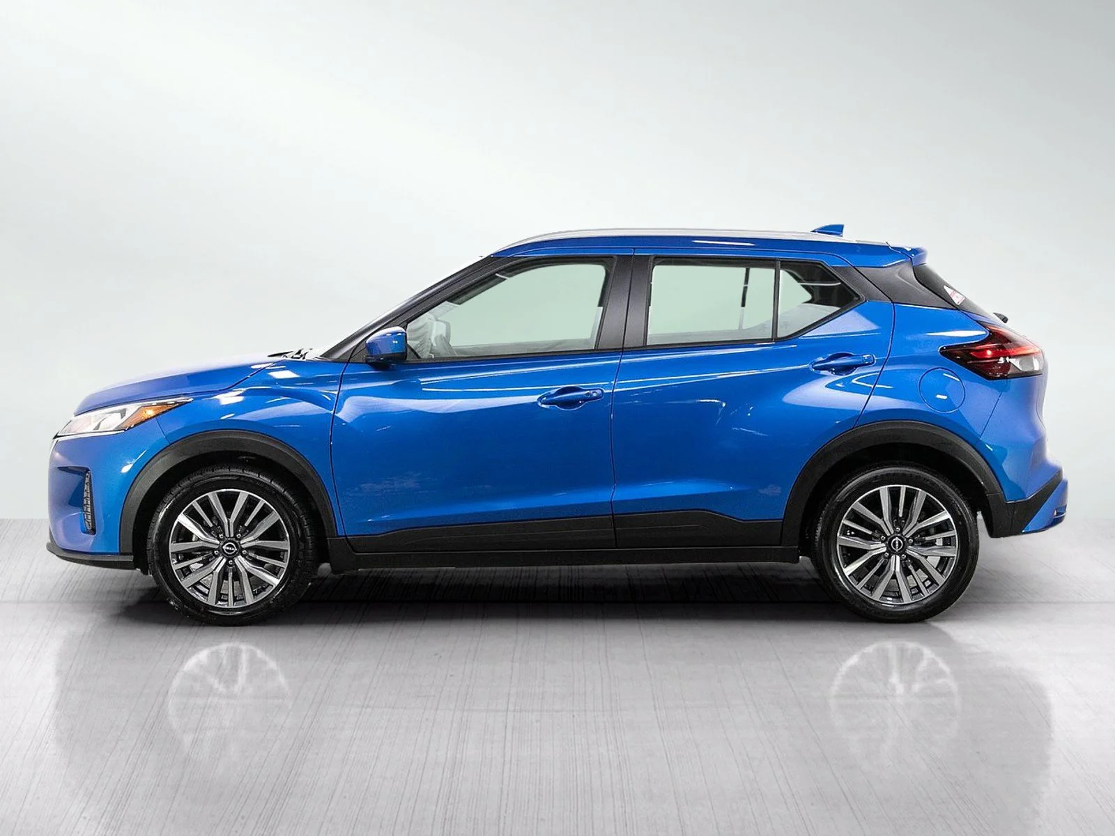 Used 2023 Nissan Kicks SV with VIN 3N1CP5CVXPL562260 for sale in Minneapolis, Minnesota