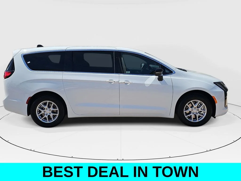 New 2027 Bright White Clear-Coat Exterior Paint Chrysler Select image 2