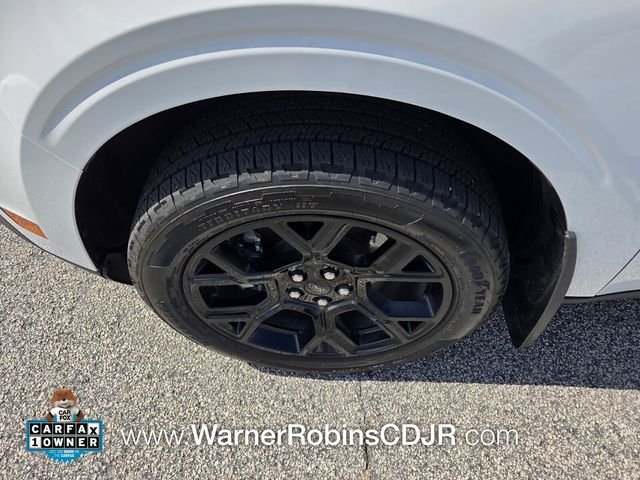 Used 2025 White Ford Lariat image 17