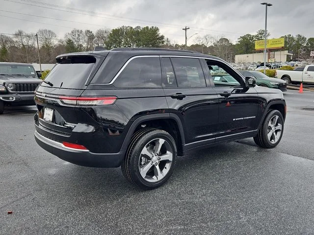 New 2026 Diamond Black Crystal Pearl-Coat Exterior Paint Jeep Limited image 9