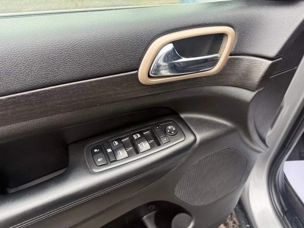 Used 2017 Silver Jeep Laredo image 15