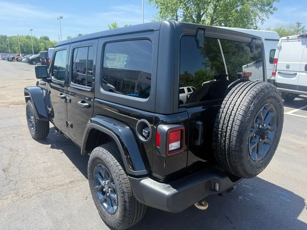 New 2026 Black Clear-Coat Exterior Paint Jeep 85th Anniversary Edition image 5