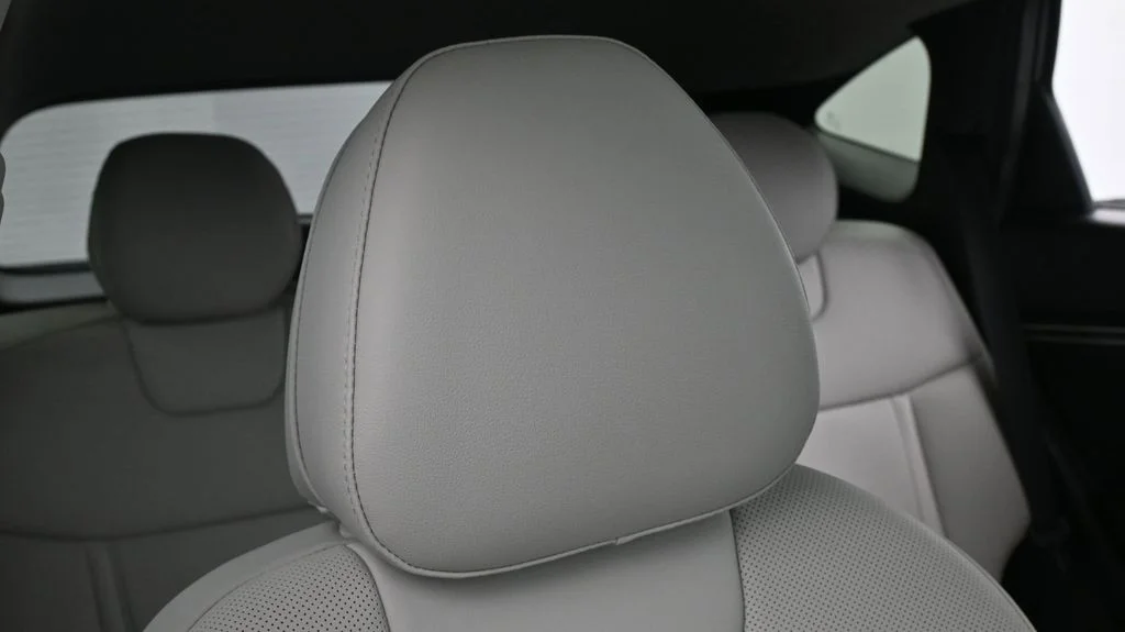 Used 2023 Silver Hyundai SEL image 18
