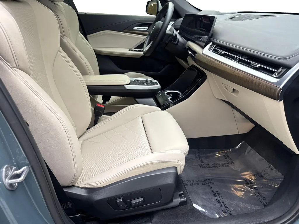 Used 2023 Green BMW xDrive28i image 45