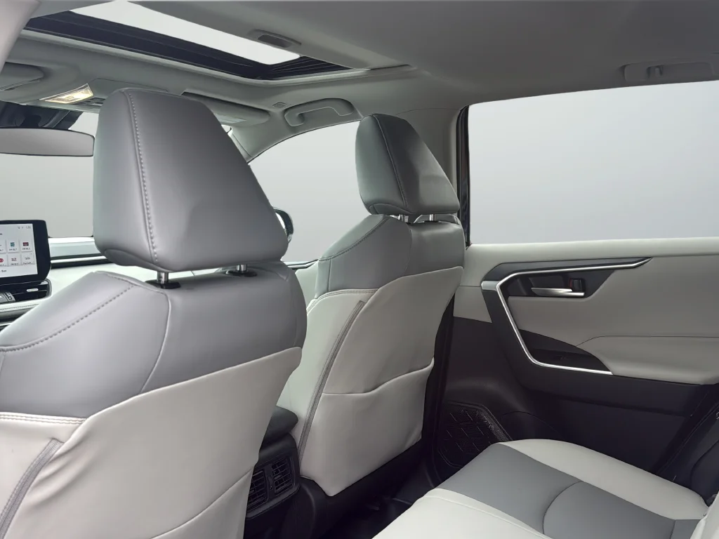 Used 2025 Blue Toyota XLE Premium image 23
