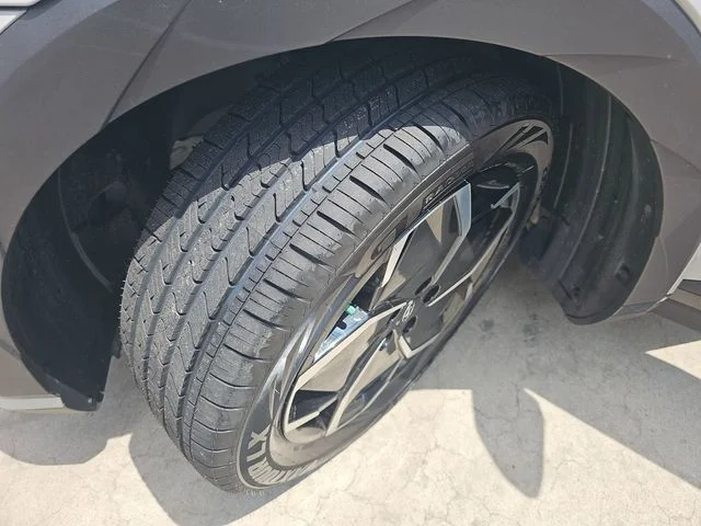 Used 2023 Gray Hyundai SEL image 30