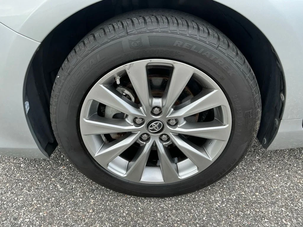 Used 2017 Silver Toyota XLE image 29