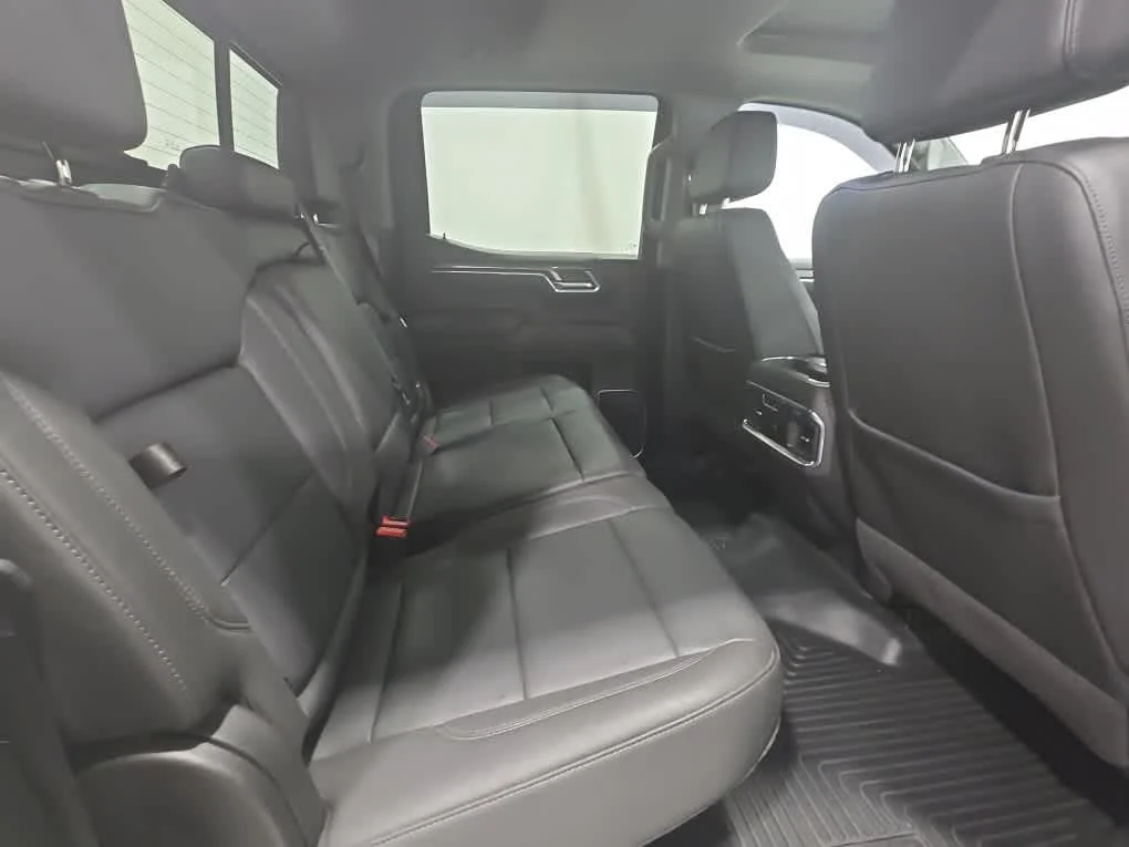 Used 2024 Iridescent Pearl Tricoat Chevrolet LTZ image 15