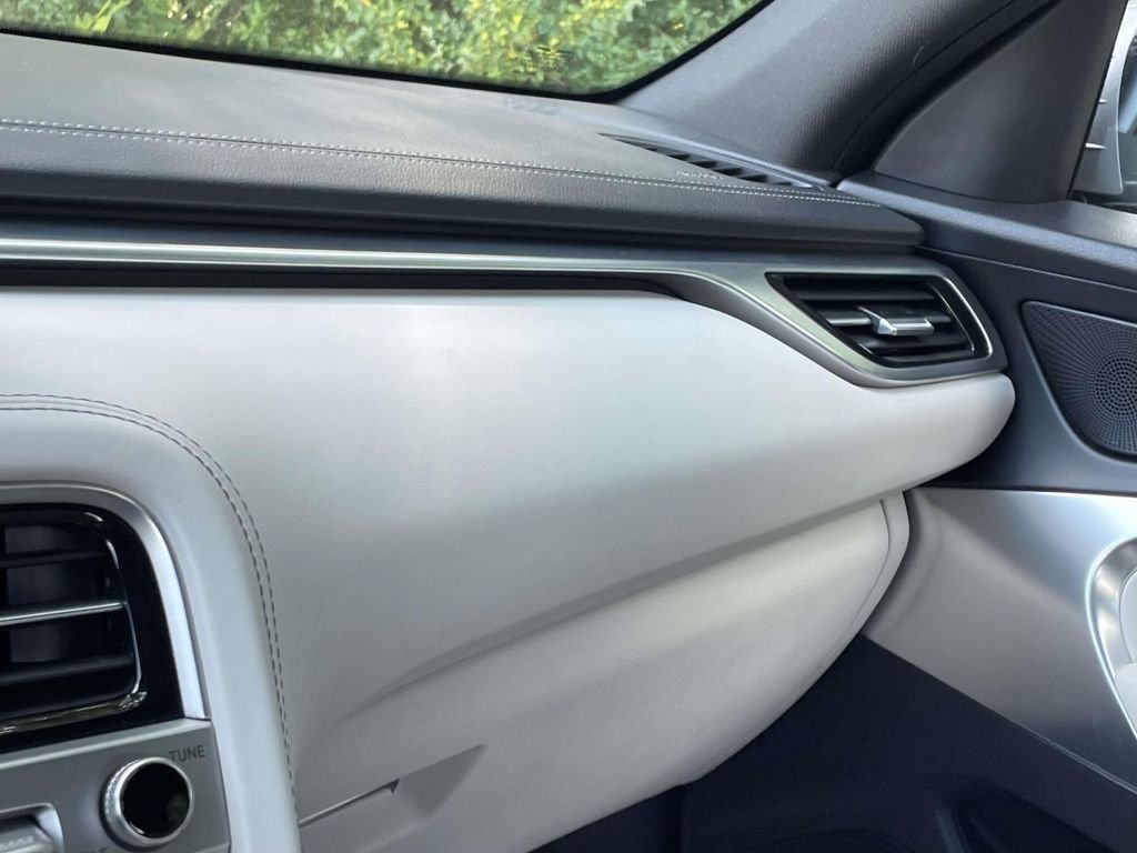 Used 2025 Silver Genesis 2.5T image 32