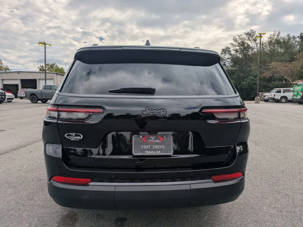 New 2027 High-Gloss Black Paint Jeep  image 5