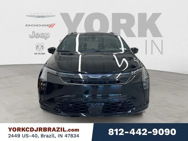 New 2027 Diamond Black Crystal Pearl-Coat Exterior Paint Chrysler Limited image 8