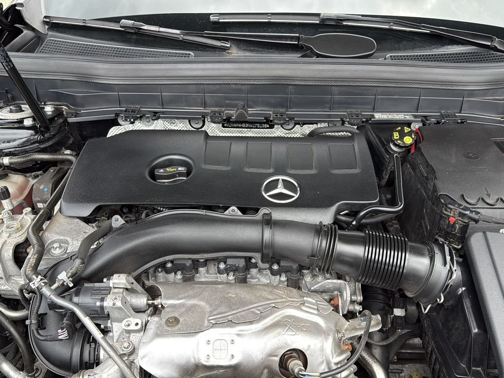 Used 2022  Mercedes-Benz GLB 250 image 23