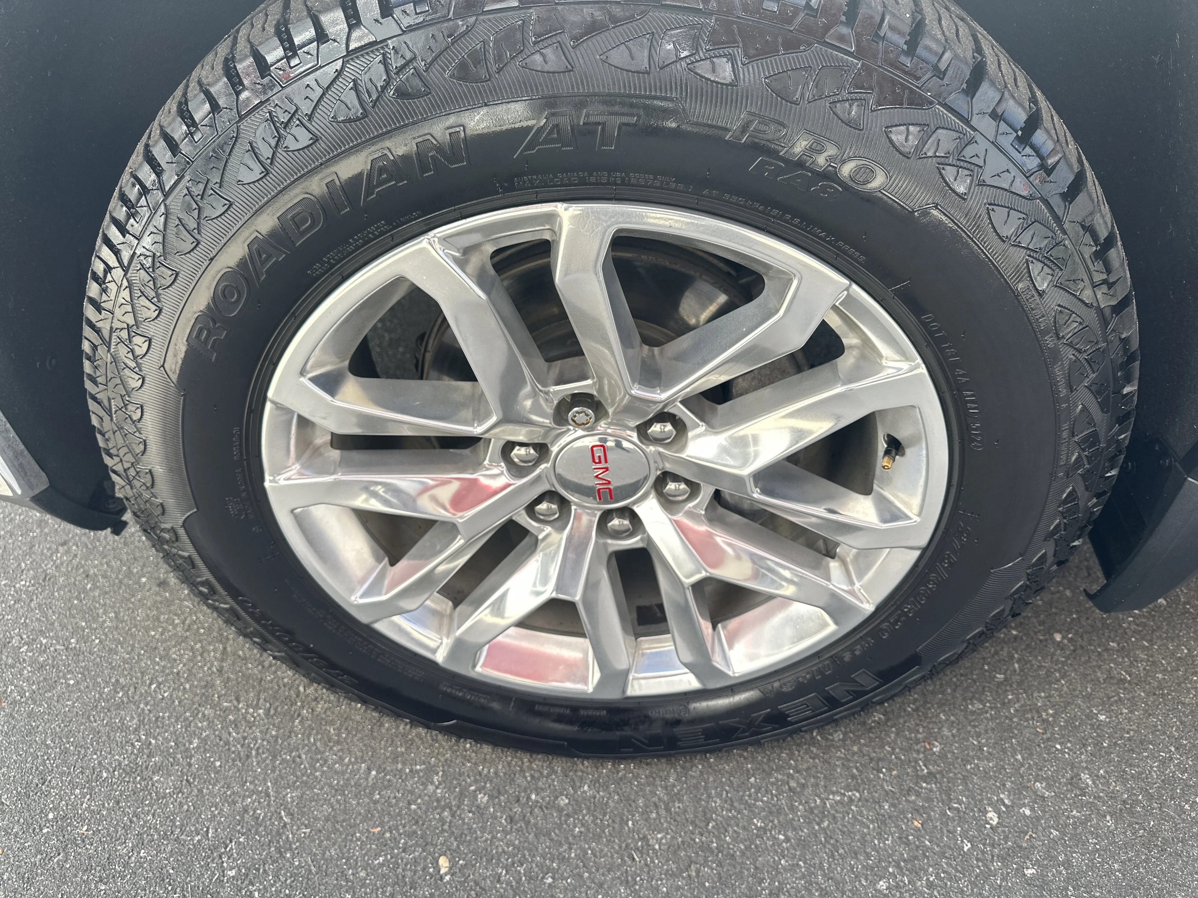 Used 2019 Satin Steel Metallic GMC SLT image 30